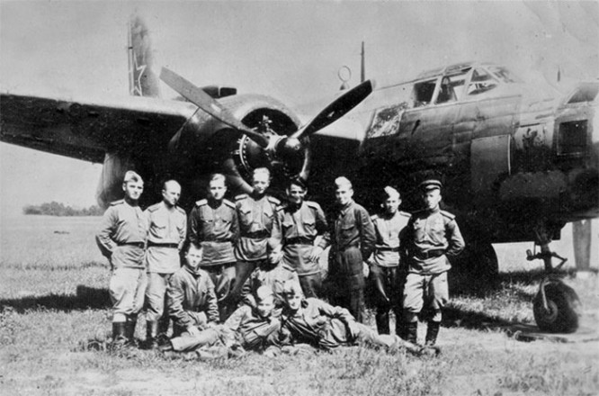 Техсостав 244-го бомбардировочного авиационного полка, Кубань, 1943 г.