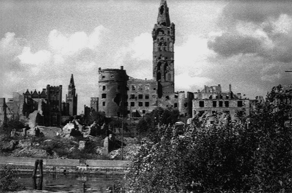 Альтштадская кирха и замок после 1945 г.