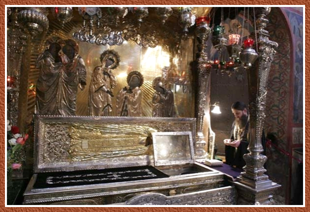 Рака с мощами преподобного Сергия Радонежского в Свято-Троицком соборе Троице-Сергиевой лавры