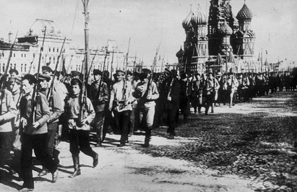 Части Всевобуча на параде в Москве, 1918 г.