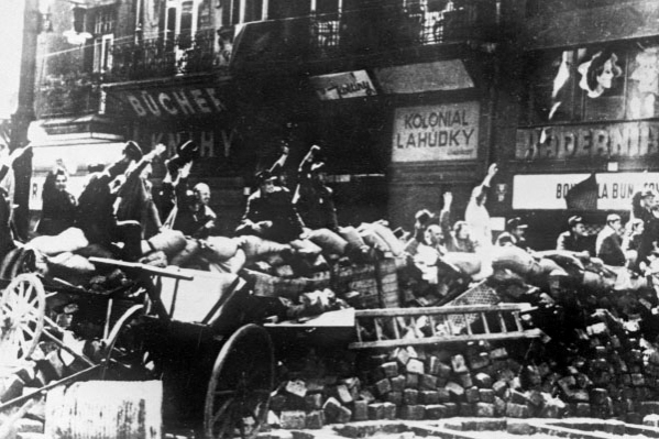 Национально-освободительное восстание в Праге 5 мая 1945 года. Баррикады на улицах восставшей Праги, 1945 г.