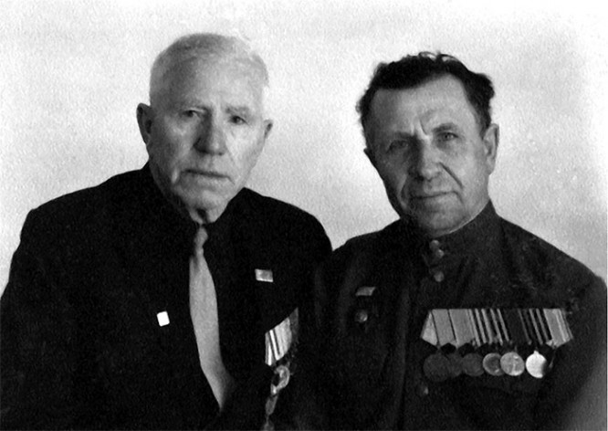 С командиром отделения Лукиным. Тучково, декабрь 1966 г.