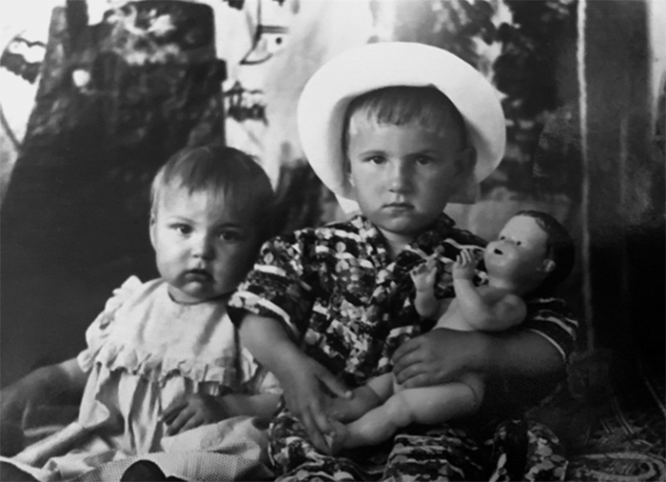 С сестрой Татьяной, 1958 г.