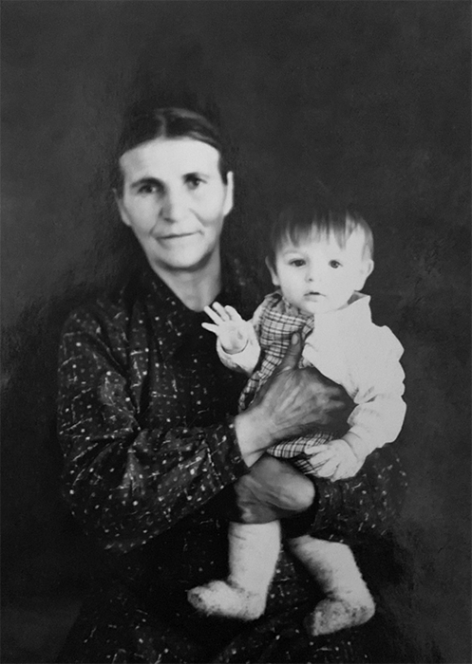 Бабушка с внучкой, 1952 г.