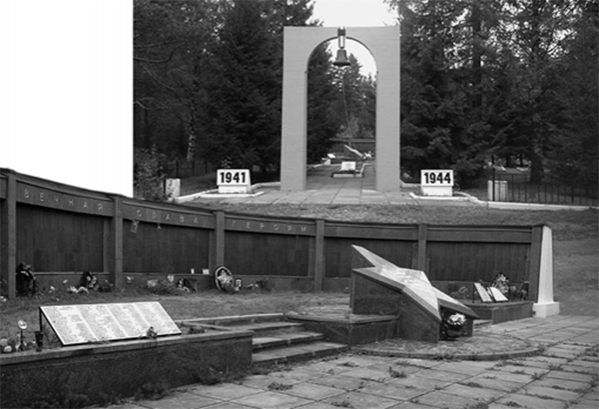 Воинский мемориал в поселке Новая Малукса, Ленинградская область На стенах мемориала – тысячи фамилий. Но большая часть из захороненных здесь осталась безымянными