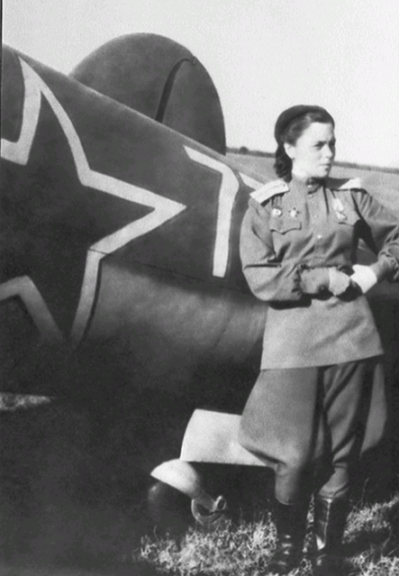 В 1943 году Тамара Маслова оказалась в составе ВВС. С 1944 года активно участвовала в боях в должности командира экипажа