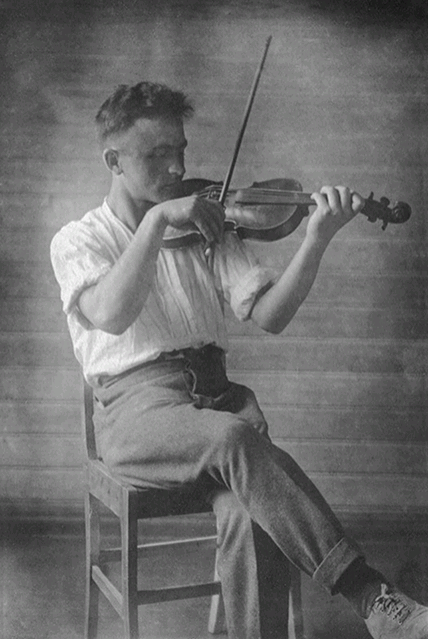 Александр Георгиевич Шимичев был математиком, играл на скрипке, писал стихи...