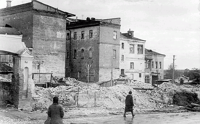 Разрушенные дома после бомбежки на улице Ворошилова. Серпухов, октябрь 1941 года