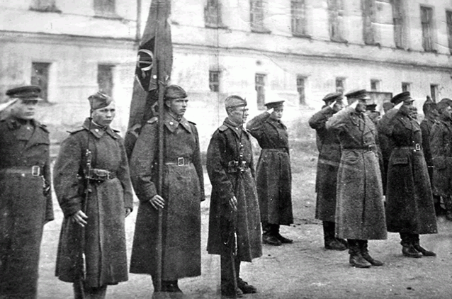 Построение 1-го Омского военно-пехотного училища с Боевым знаменем, 1943–1945 годы