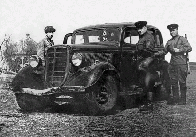 Боевая «эмка» с пулевыми отверстиями на лобовом стекле