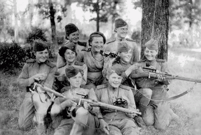 Курсанты Центральной женской школы снайперов. Подольск, 1942 год